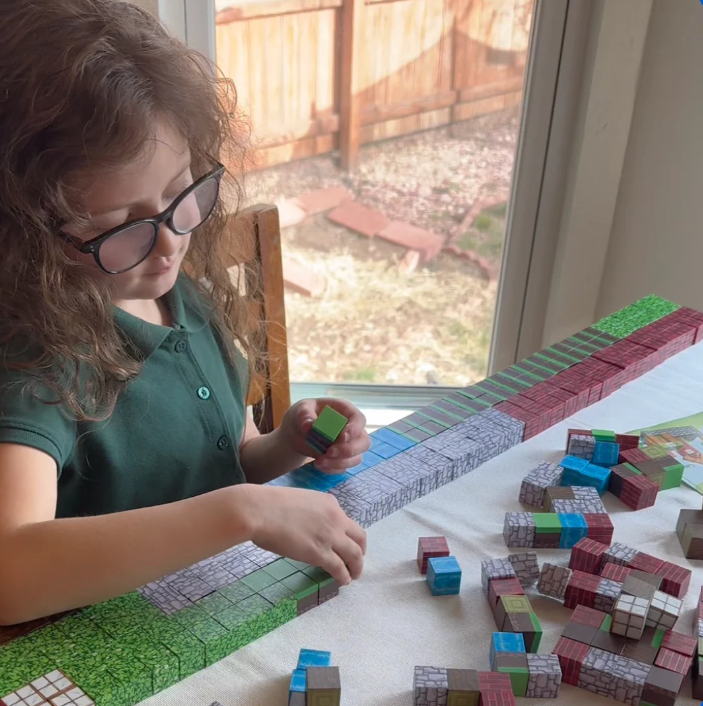 Et si ton enfant construisait SON monde pixelisé... sans écran ? 🎮✨